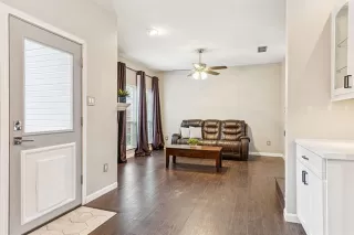 Photo #4: 21136800 Listing