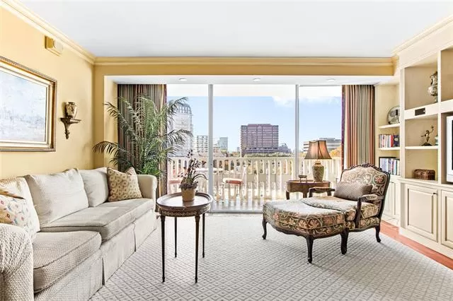 MLS: 21136968 Condo For Sale