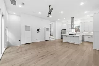 Photo #6: 21138022 Listing 