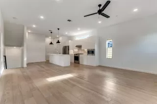 Photo #3: 21138144 Listing