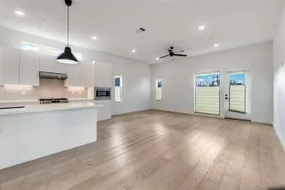 Photo #6: 21138144 Listing