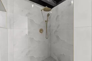 Photo #5: 21139127 Listing