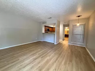 Photo #2: 21139184 Listing