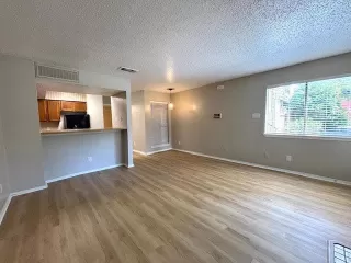 Photo #4: 21139184 Listing