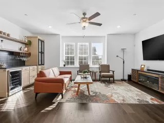 Photo #4: 21141585 Listing