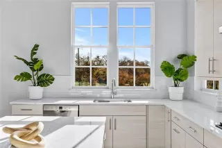 Photo #5: 21141678 Listing