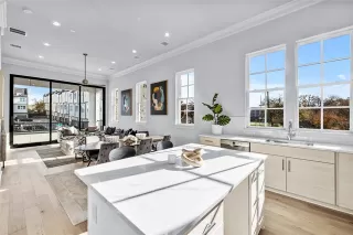 Photo #6: 21141678 Listing