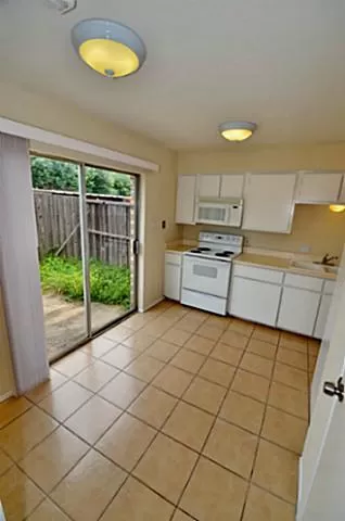 Photo #4: 21141798 Listing 