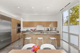 More Details about MLS # 21141845 : 3740 HOLLAND AVENUE #3B