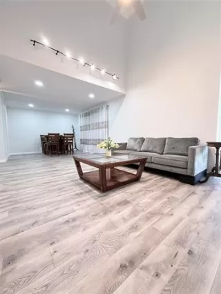 Photo #2: 21141858 Listing 