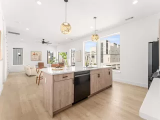 Photo #5: 21142041 Listing 