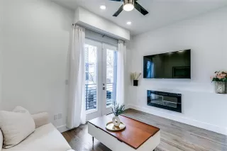 Photo #6: 21142208 Listing