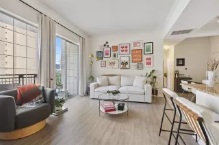 Photo #5: 21143162 Listing