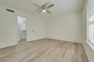 Photo #4: 21143901 Listing