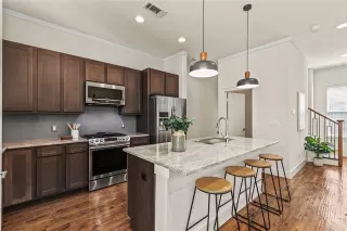 Photo #2: 21144353 Listing