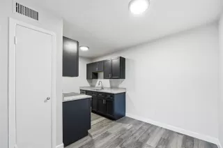 Photo #6: 21144981 Listing