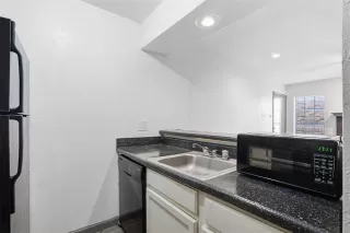 Photo #6: 21145497 Listing