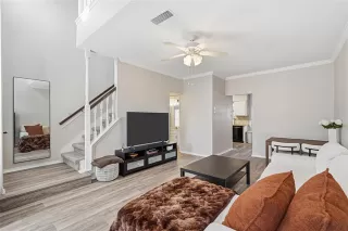 Photo #4: 21145752 Listing