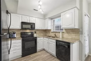 Photo #5: 21145752 Listing