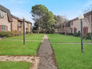 Photo #2: 21145929 Listing