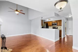 Photo #4: 21146507 Listing