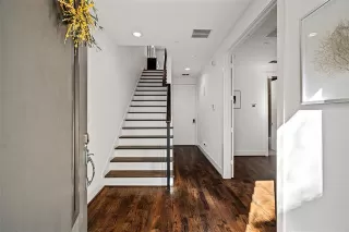 Photo #3: 21146717 Listing