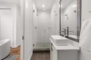 Photo #6: 21146776 Listing