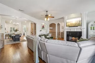 Photo #5: 21146792 Listing 