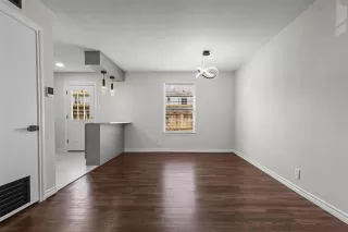 Photo #5: 21147442 Listing