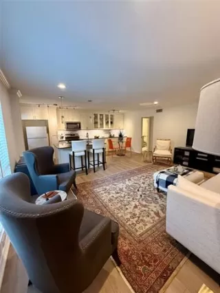 Photo #2: 21147572 Listing 