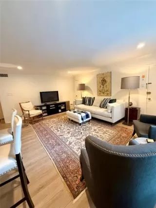 Photo #3: 21147572 Listing 