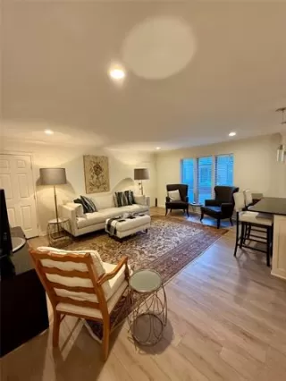 Photo #4: 21147572 Listing 