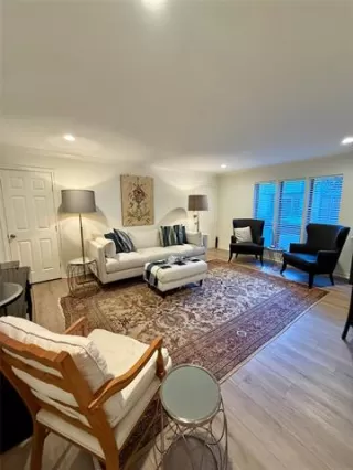 Photo #5: 21147572 Listing 