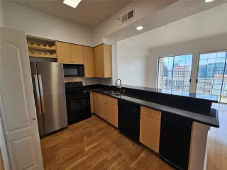 Photo #4: 21147973 Listing 