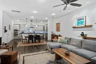 Photo #2: 21148555 Listing