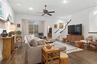 Photo #4: 21148555 Listing