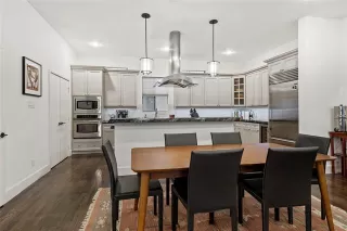 Photo #5: 21148555 Listing