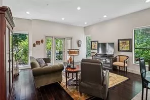 Photo #2: 21149465 Listing 