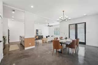 Photo #4: 21150253 Listing