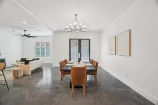 Photo #5: 21150253 Listing