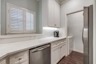 Photo #4: 21150707 Listing 