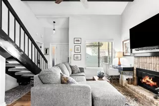 Photo #5: 21151018 Listing 