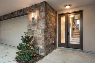 More Details about MLS # 21151131 : 1717 ANNEX AVENUE #202