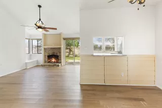 Photo #4: 21151551 Listing