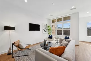 Photo #4: 21152440 Listing