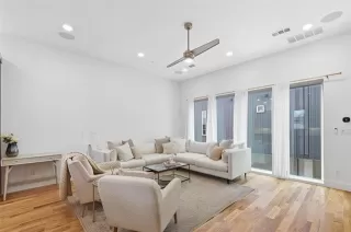 Photo #6: 21152488 Listing 