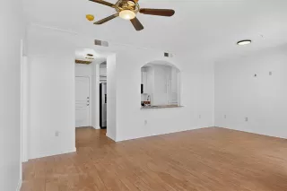 Photo #6: 21152685 Listing 