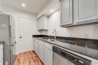 Photo #4: 21153407 Listing 