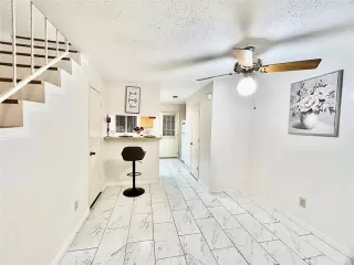 Photo #4: 21153621 Listing 