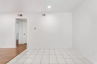 Photo #6: 21153851 Listing 